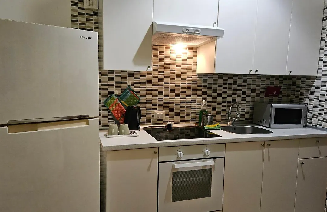 Studio Flat 381-1