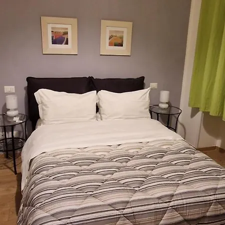 Studio Flat 381-2