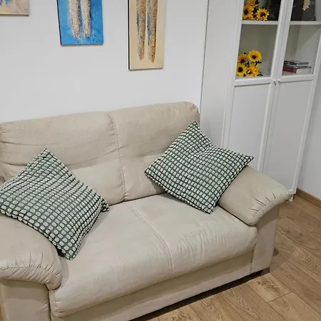 Studio Flat 381-3