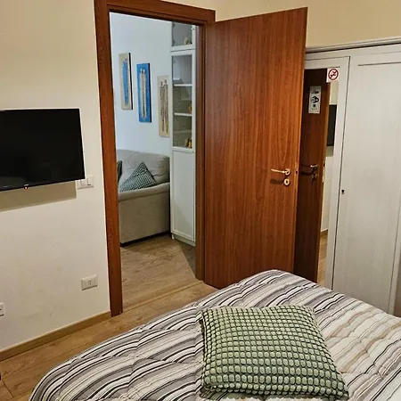 Studio Flat 381-2